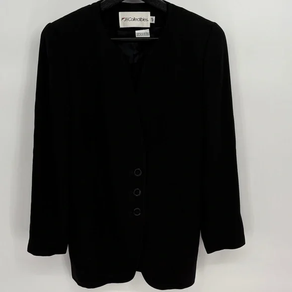 🚠 JH Collectibles Black crêpe three button collarless fitted blazer - Picture 2 of 6